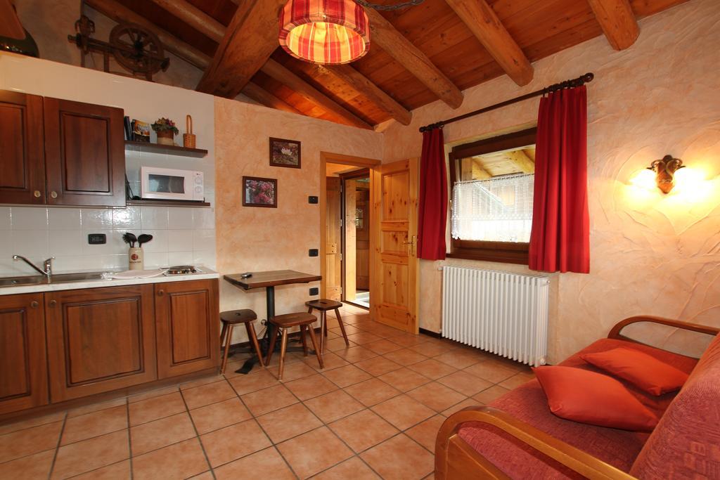 Residence Trompe-L'Oeil Champoluc Ruang foto